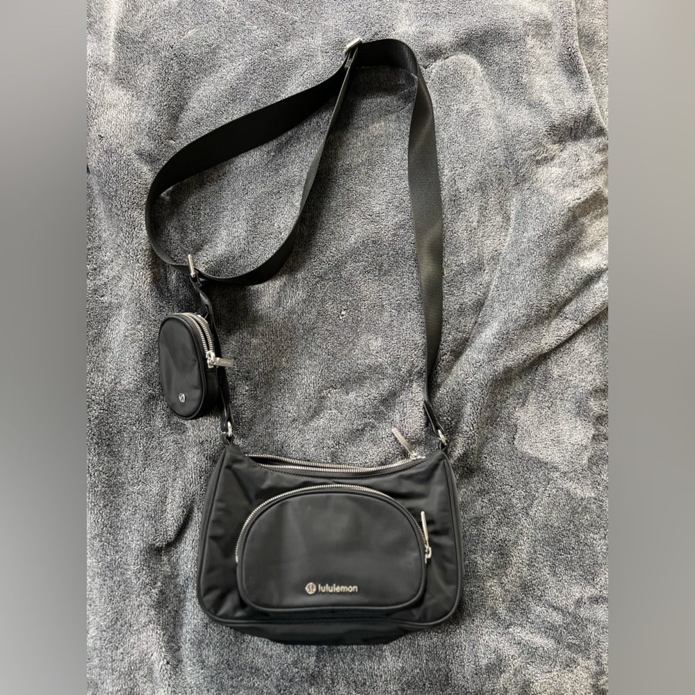Lululemon Crossbody with Nano Pouch 2L
Black
Size ONE SIZE